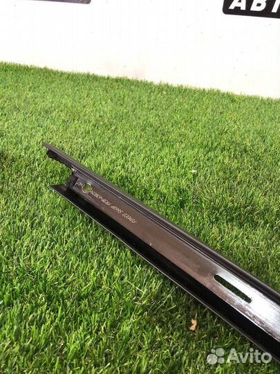 Молдинг (накладка кузовная) правый Ford Mustang