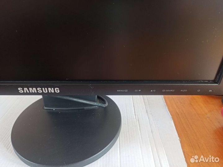 Монитор Samsung