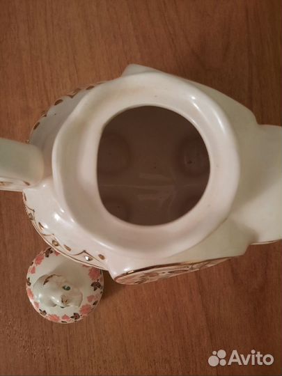 Фарфоровый чайник слон