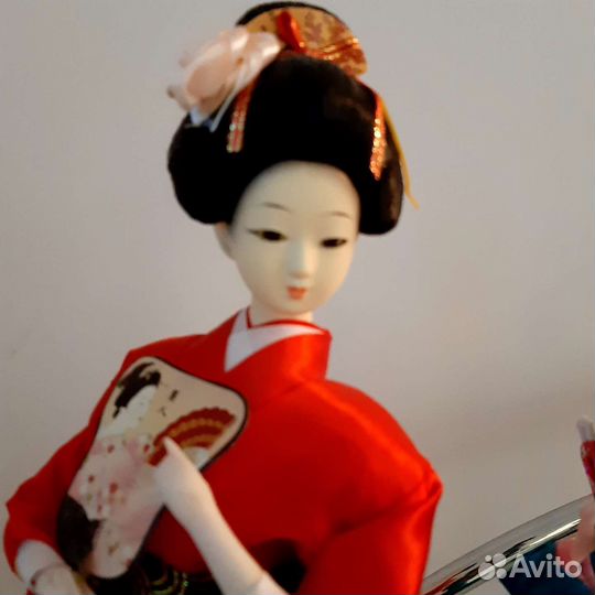 Кукла фарфоровая