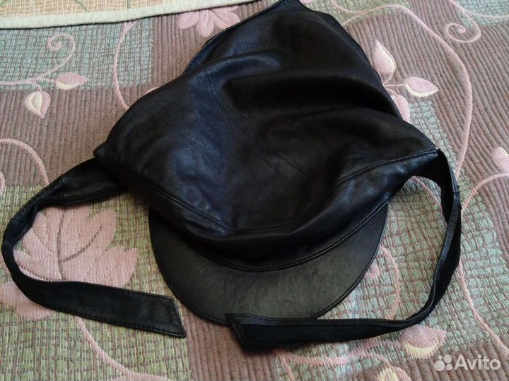 Кепка кожаная женская