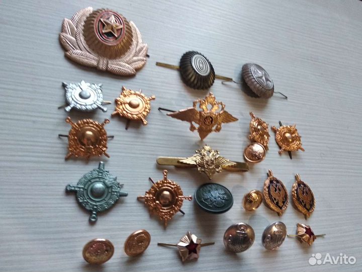 Армейская фурнитура, пуговицы, кокарды одним лотом