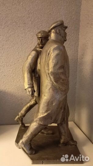 Скульптура Ленин и Рахья