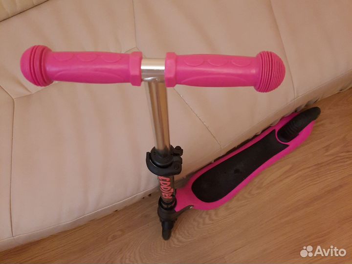 Самокат двухколесный для девочки