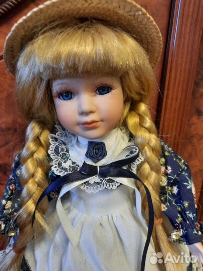 Кукла фарфоровая коллекционная бронь