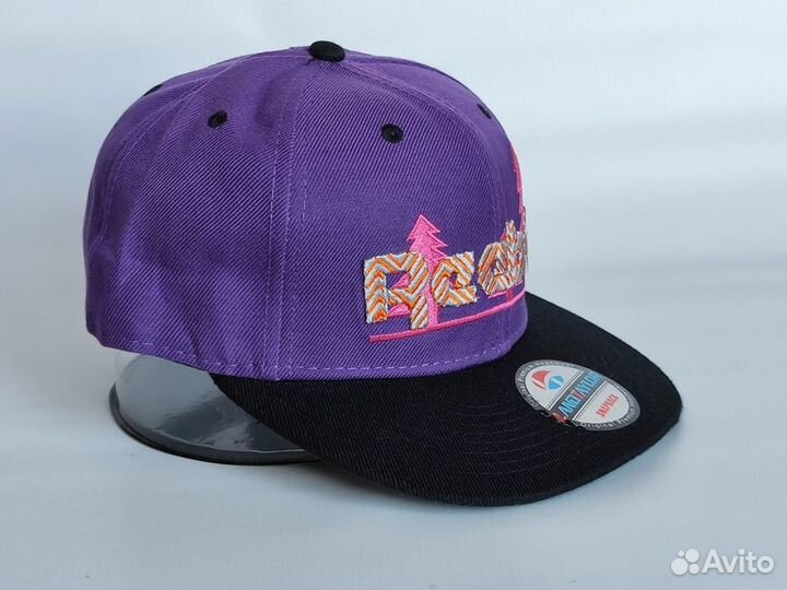 Бейсболка с прямым козырьком 