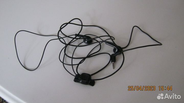 Наушники проводные nokia 1650 1 шт и LG 1 шт