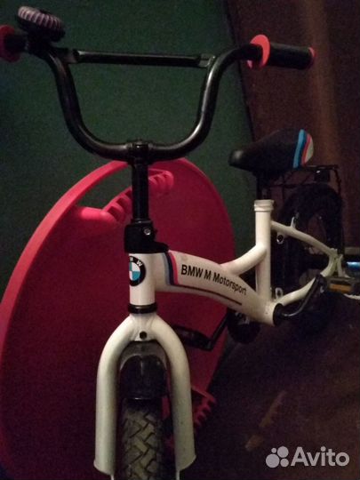 Велосипед с дополнительными колесами