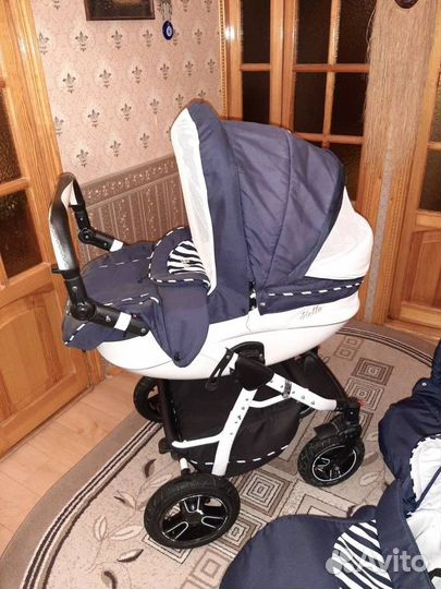 Детская коляска 3 в 1
