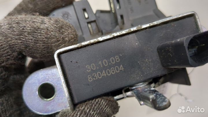 Замок багажника Volkswagen Scirocco 2008