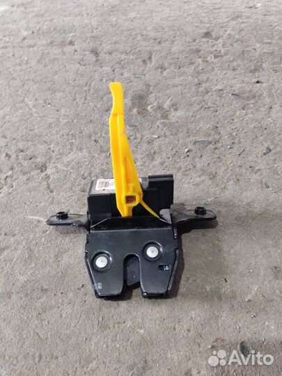 Замок двери багажника Geely Coolray