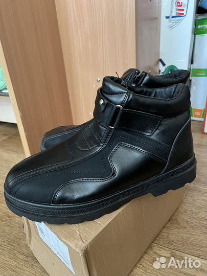 Продам мужские ботинки