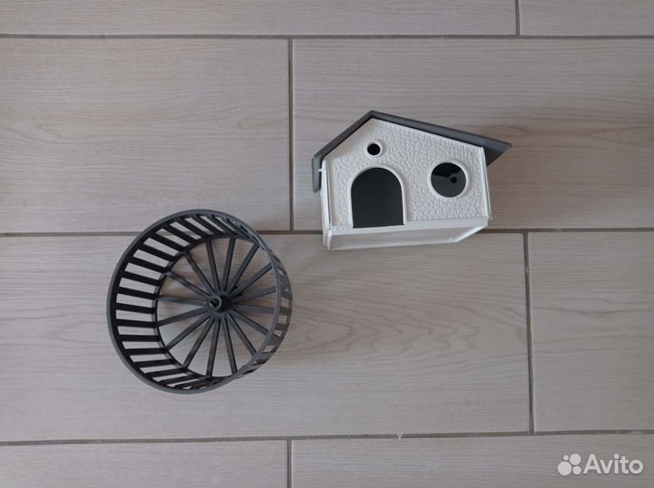Колесо и домик