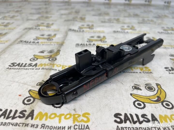 Кронштейн ремня безопасности передний Volkswagen