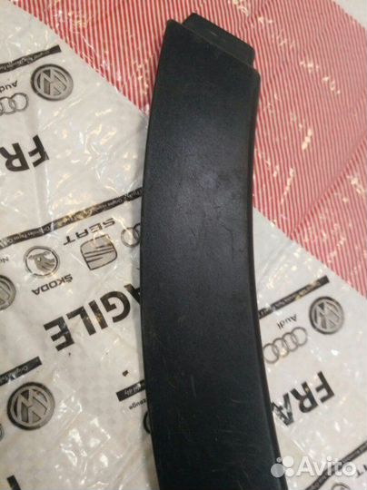 Молдинг двери задний правый Land Rover Range Rover