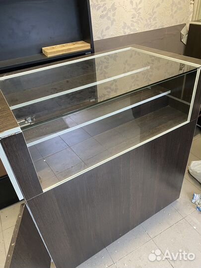 Витрина со стеклом