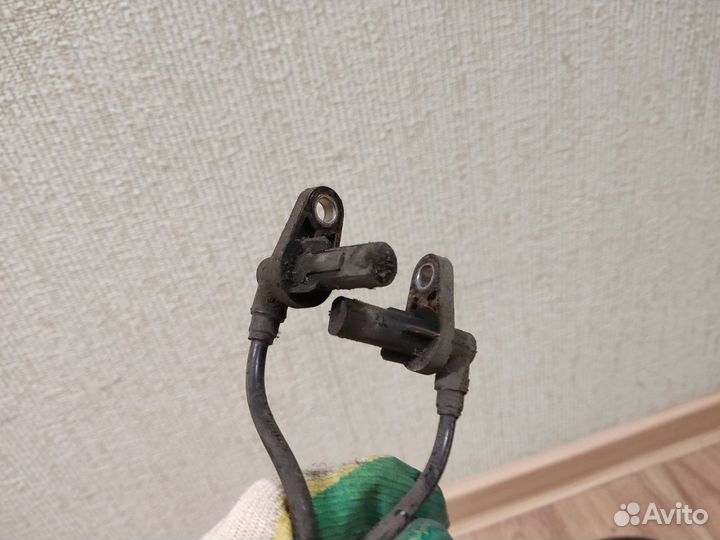 Датчик ABS задний левый-правый Дискавери 4