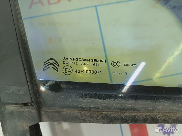 Стекло двери передней правой форточка Citroen C4 I