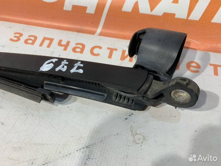 Щеткодержатель задний Volkswagen Passat B7 2013