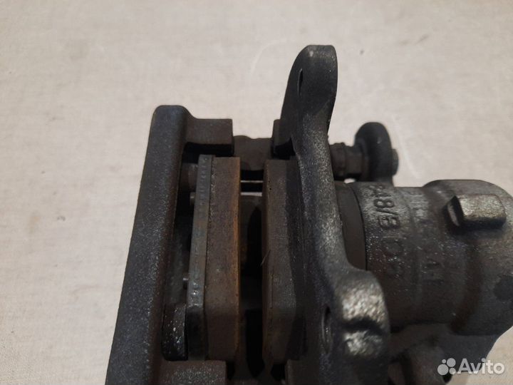 Суппорт задний правый Bmw 120 E87 N46B20B 2007