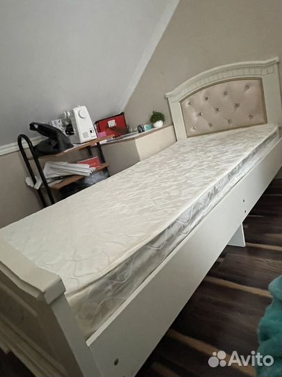 Кровать односпальная с матрасом бу