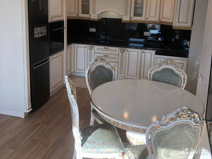 Столы и стулья