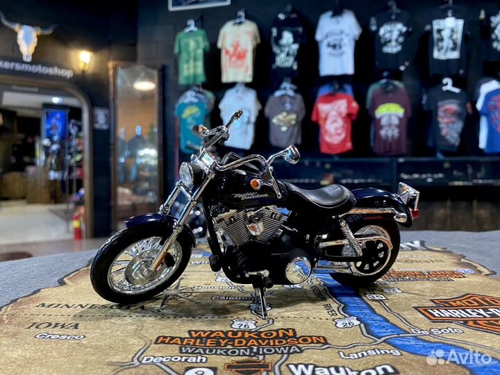 Модель мото Harley Davidson 2006 Dyna Street Bob