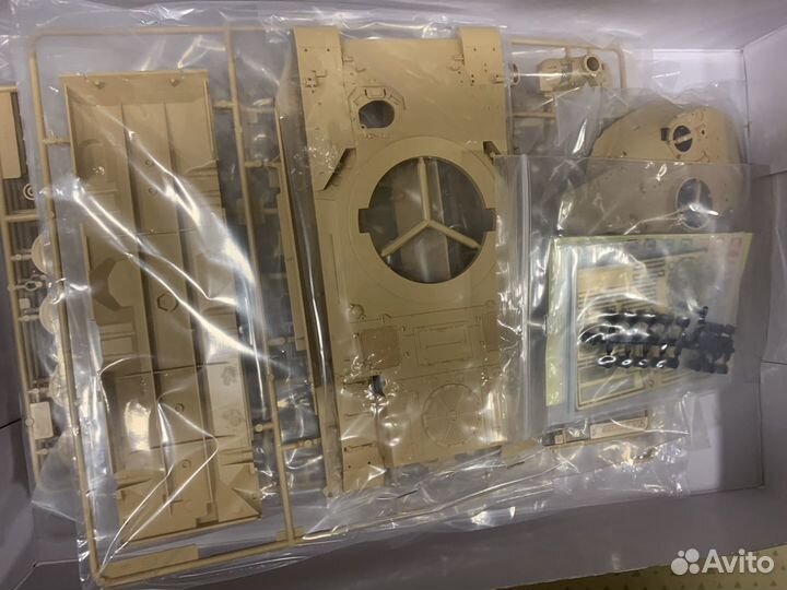 Сборная модель танка 1 35 AMX-30 B2 brennus