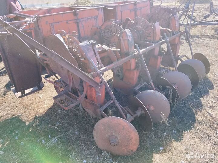 Продам картофелесажалку 4 рядный навесной