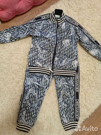 Ластиковый костюм на девочку 116