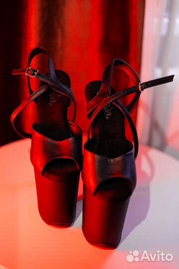 Стрипы тройки Pleaser р 39 (40)