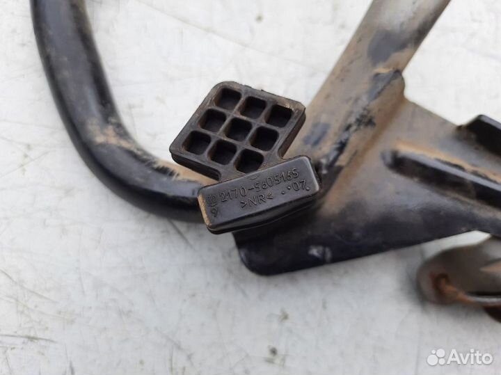 Петли крышки багажника Лада Приора