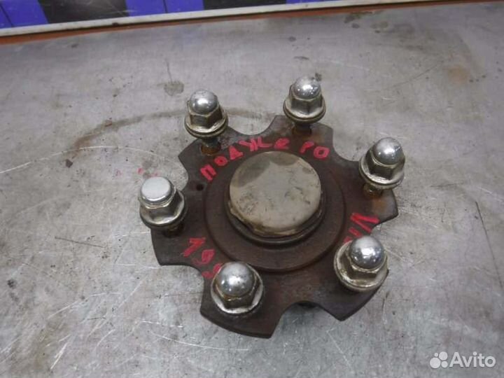 Ступица передняя левая Mitsubishi Pajero 3 6G74