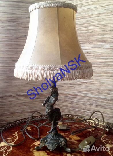 Настольная лампа. старинная бронзовая лампа