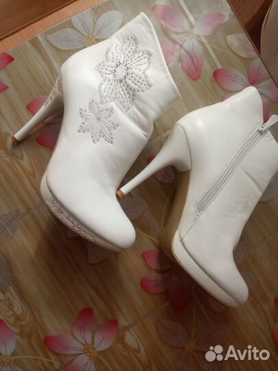 Белые сапожки