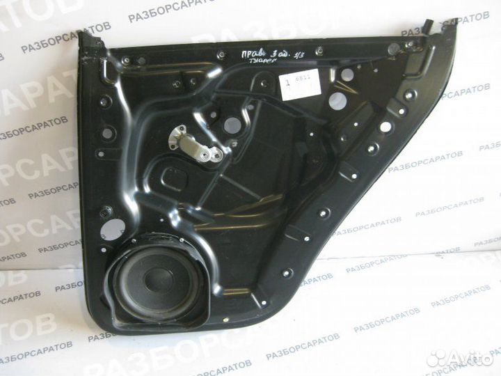 Кронштейн двери задний правый Volkswagen Touareg