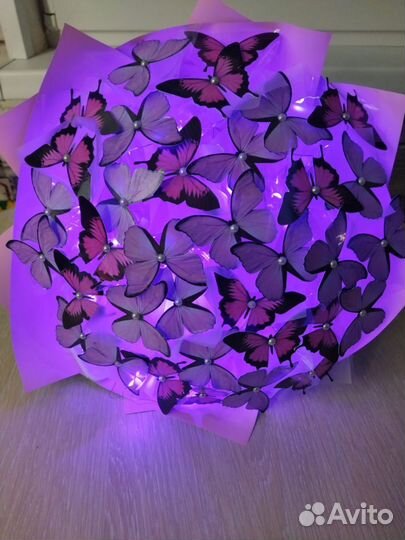 Светящийся букетик из бабочек