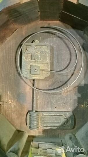 Старинные настенные антикварные часы с боем