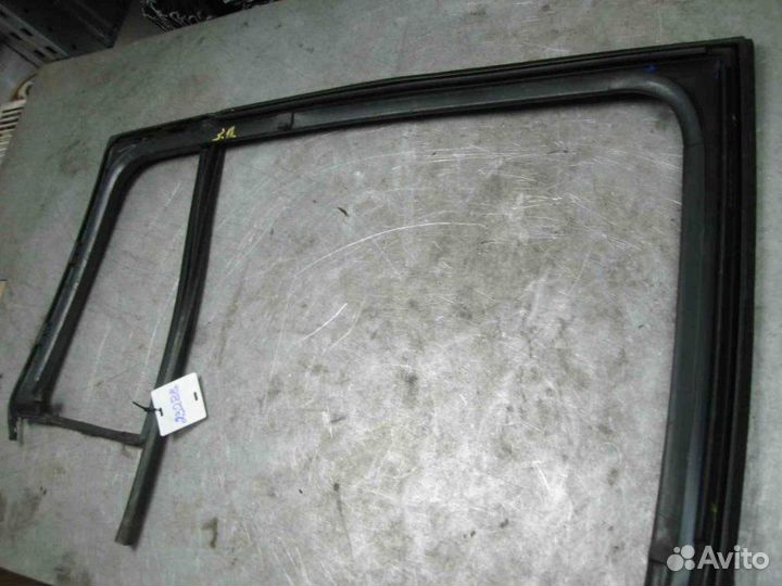 Уплотнитель Renault Megane II 2002-2009