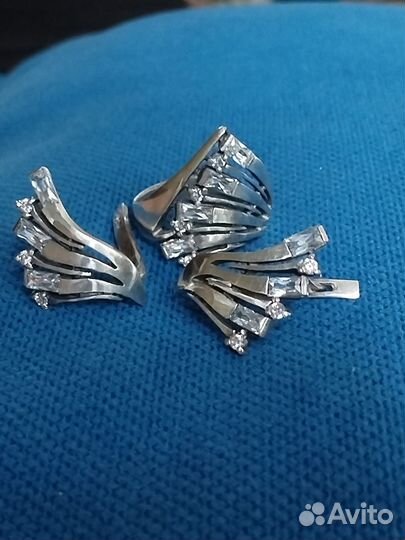 Серебрянный гарнитур