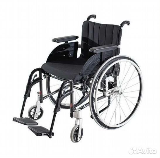 Kресло-коляска активного типа с титановой рамой