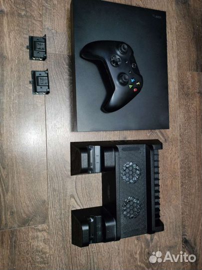 Xbox one x 1TB HDD UHD 4K