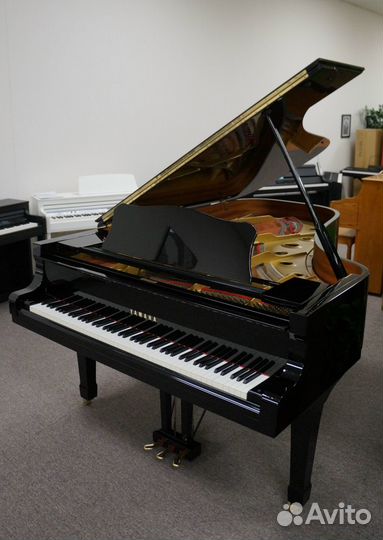 Акустический рояль Yamaha + аксессуары