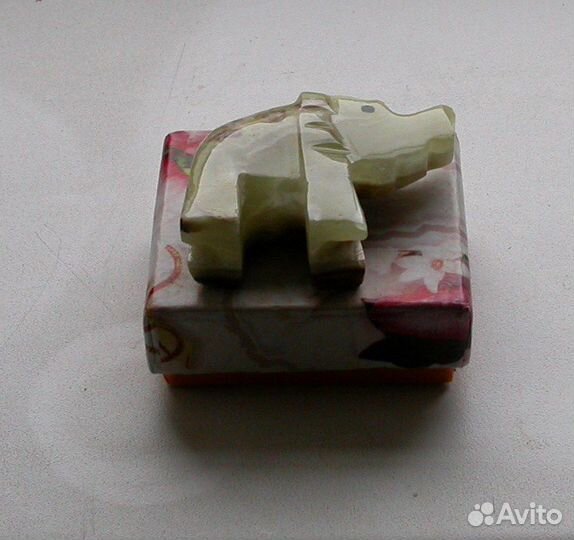 Нефритовый слоник