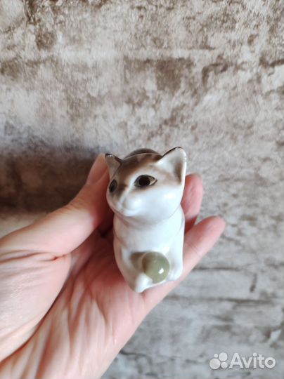 Фарфоровая кошка