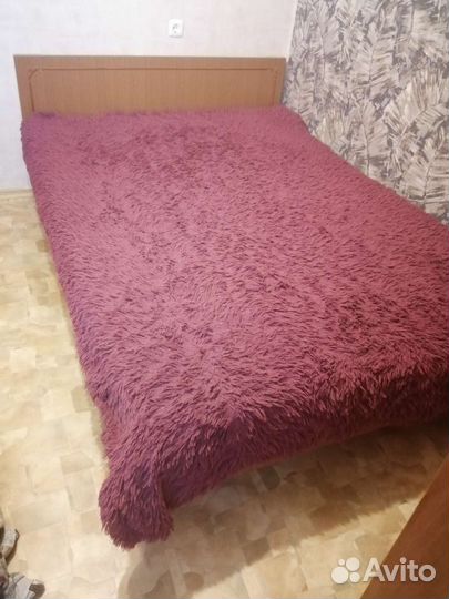 Тумба прикроватная и кровать