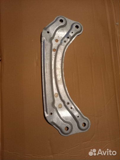 Кронштейн глушителя volvo xc90, s60, s80