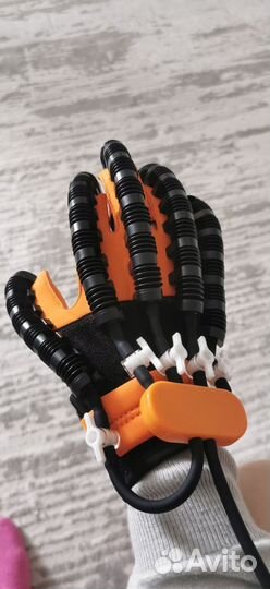 Перчатка для реабилитации после инсульта новая