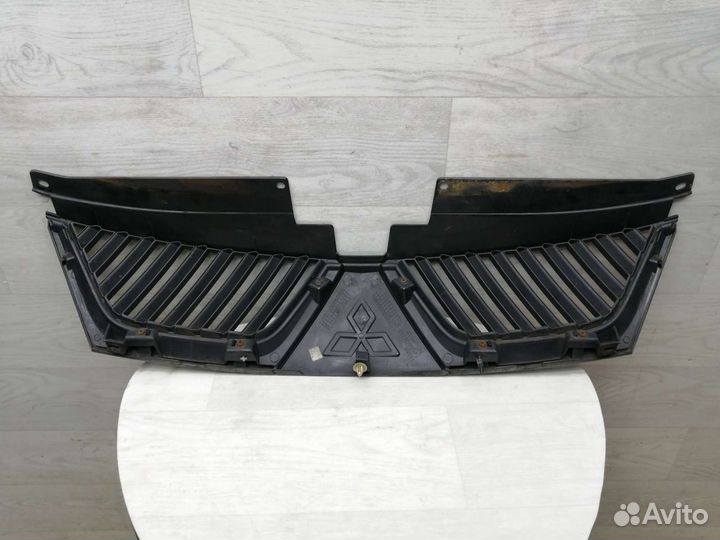 Решётка радиатора Mitsubishi Outlander2. 2005-2008