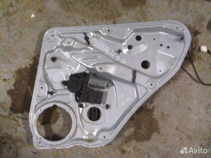 Стеклоподьемник задний правый Volkswagen B5